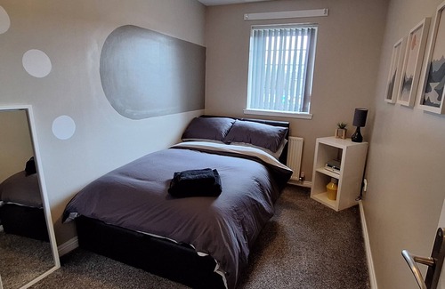 Coatbridge Apartment | 2 Bedroom flat with great Glasgow/Edinburgh connections.