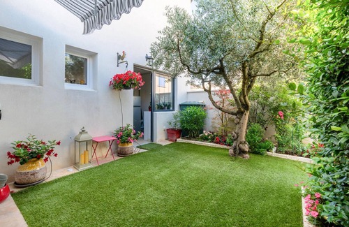 Jonquieres-Saint-Vincent House | Relaxing 2-Bedroom Retreat in Jonquières St Vincent