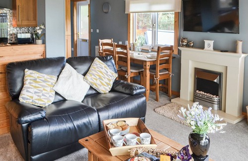 Morpeth Cottage | Pet-Friendly 2 Bedroom Retreat in Felton with Hot Tub