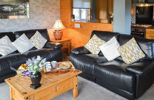 Morpeth Cottage | Pet-Friendly 2 Bedroom Retreat in Felton with Hot Tub