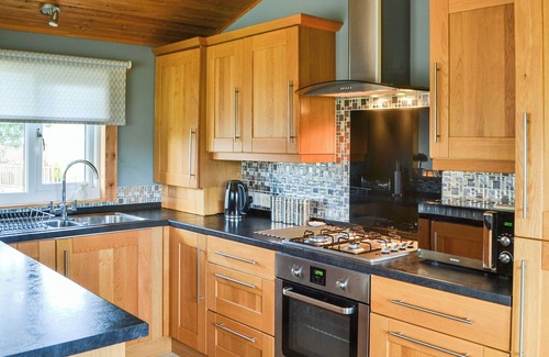 Morpeth Cottage | Pet-Friendly 2 Bedroom Retreat in Felton with Hot Tub