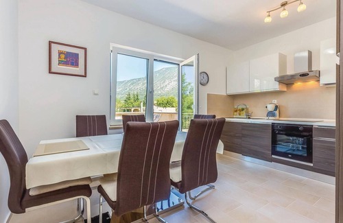 Tribalj Apartment | Cozy 2-Bedroom Retreat in Scenic Tribalj with Ocean Views