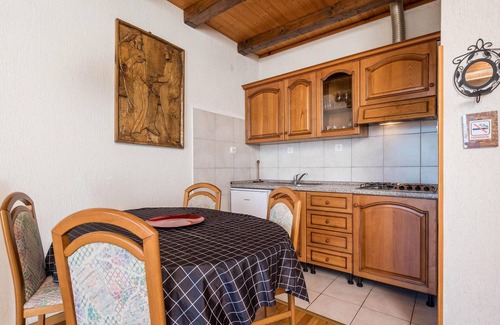 Ika Apartment | Spacious 2 Bedroom Accommodation with Oceanfront Views