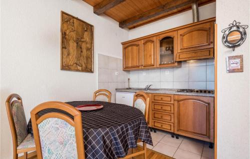 Ika Apartment | Family-Friendly 2 Bedroom Apartment with Pool in Lovran