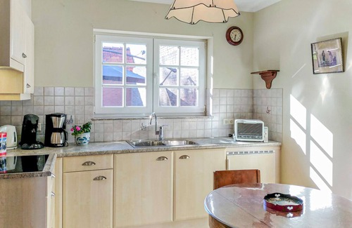 IJzendijke House | Stylish 2 Bedroom Retreat in IJzendijke with Spa & Breakfast