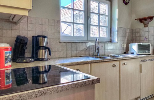 IJzendijke House | Stylish 2 Bedroom Retreat in IJzendijke with Spa & Breakfast