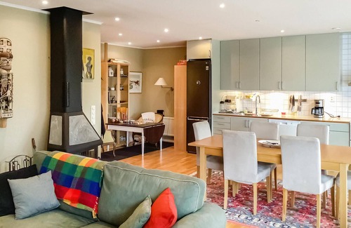 Tomta House | Relaxing 2 Bedroom Getaway in Hallstavik with Ocean Views
