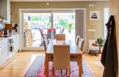 Tomta House | Relaxing 2 Bedroom Getaway in Hallstavik with Ocean Views