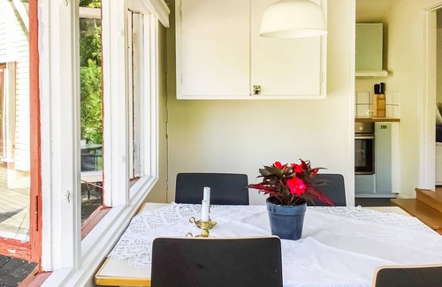 Tomta House | Relaxing 2 Bedroom Getaway in Hallstavik with Ocean Views