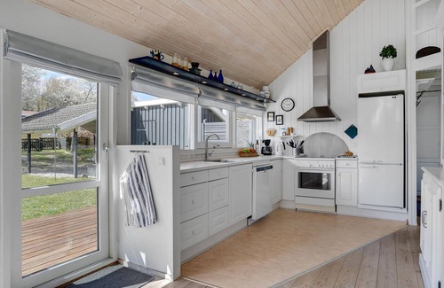Lyngsbæk Strand House | Cozy 2-Bedroom Ebeltoft Retreat with Oceanfront Views
