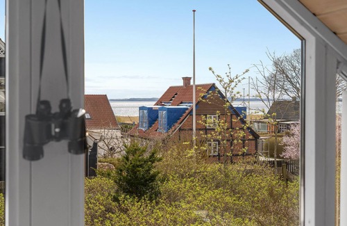 Lyngsbæk Strand House | Cozy 2-Bedroom Ebeltoft Retreat with Oceanfront Views