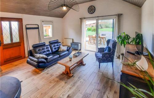 Brehan House | Family-Friendly Retreat in Bréhan with Free WiFi Access