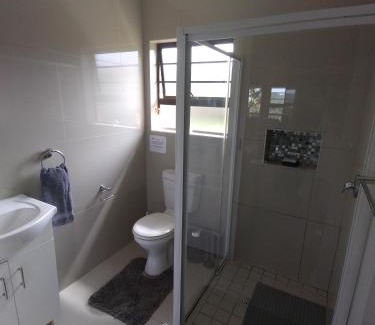 Amatola Coastal Apartment | Inviting 2 Bedroom Suite at A-frame Glengariff Beach