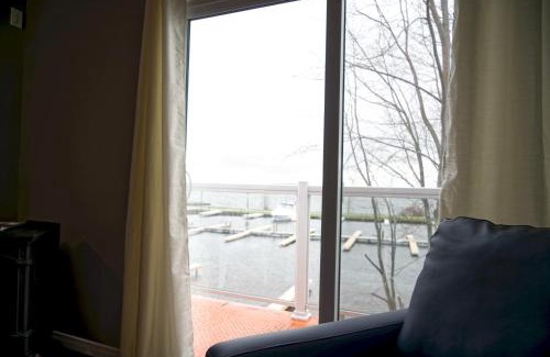 Roseneath House | Ideal 2 Bedroom Harbor Front Condo with Pet-Friendly Perks