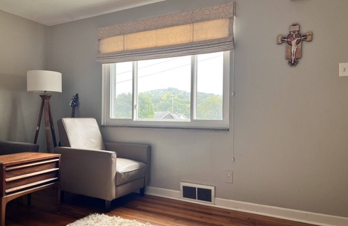 McKnight House | Comfortable 2 Bedroom Home for Extended Stays