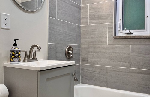 McKnight House | Comfortable 2 Bedroom Home for Extended Stays