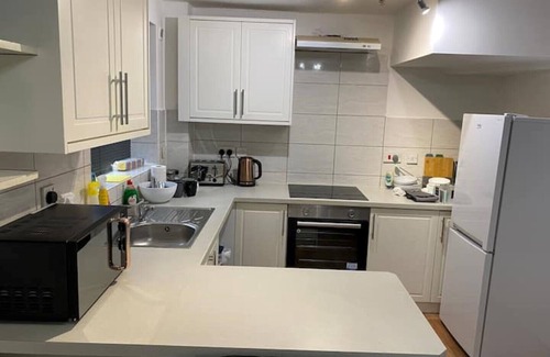 Manchester House | Comfortable 2 Bedroom Home Near University & Stadium