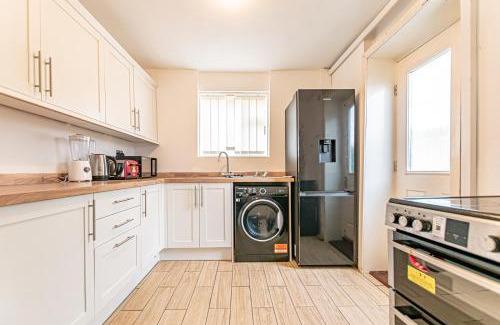 Bootle House | Cozy 2 Bedroom Home with Netflix in a Great Area