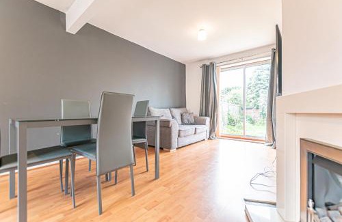 Bootle House | Cozy 2 Bedroom Home with Netflix in a Great Area
