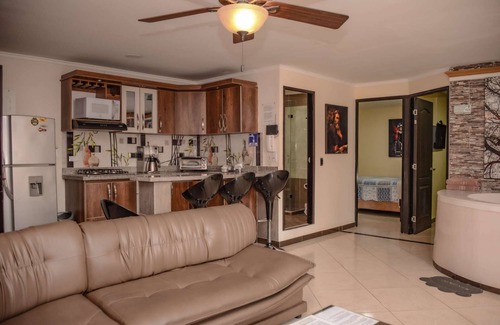 El Poblado Apartment | Exceptional 2 Bedroom Retreat with Hot Tub in Lleras