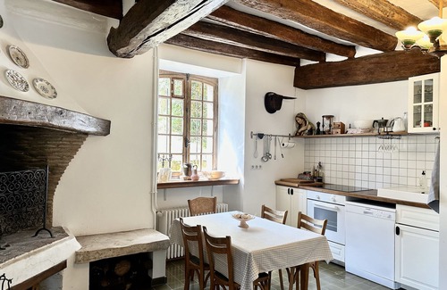 Marnay-sur-Seine House | Riverside Retreat: 2-Bedroom House in Champagne Region