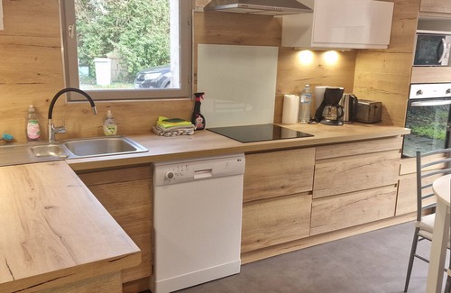 La Roche-Derrien House | Cozy 2-Bedroom House Near Côtes de Granit Rose