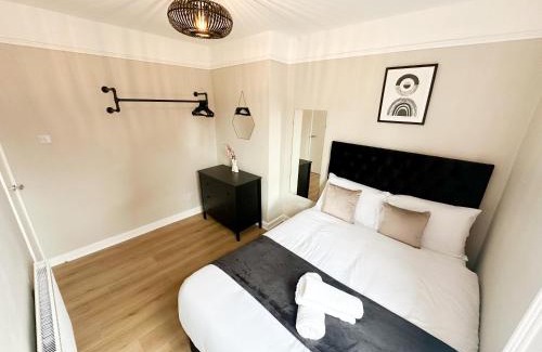 Liverpool House | Convenient 2 Bedroom House Near City Centre & Albert Dock