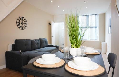 Liverpool House | Convenient 2 Bedroom House Near City Centre & Albert Dock