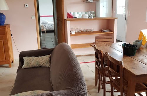Fondettes House | Inviting 2-Bedroom House with Garden and Pool Access