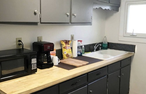 Lupton City House | Cozy 2-Bedroom House in a Safe Suburb with Kitchen