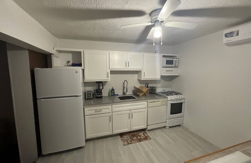 Jennings House | Relaxing 2-Bedroom House with Ocean Views & Pool Access