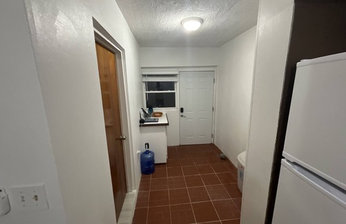 Jennings House | Relaxing 2-Bedroom House with Ocean Views & Pool Access