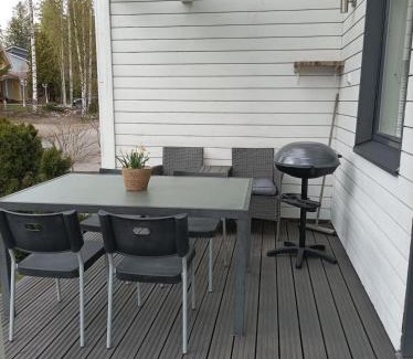 Vantaa Apartment | 2 bedroom house in Vantaa, 15 min from airport, sauna