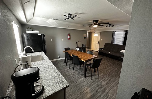 Alta Vista Apartment | Perfect 2-Bedroom Retreat: Pet & Child Friendly in SA