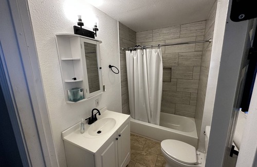 Alta Vista Apartment | Perfect 2-Bedroom Retreat: Pet & Child Friendly in SA