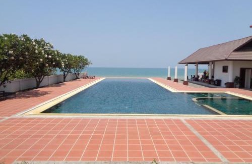 Khanom Apartment | Oceanfront 2-Bedroom Condo at Khanom Beach - Rated 9.4