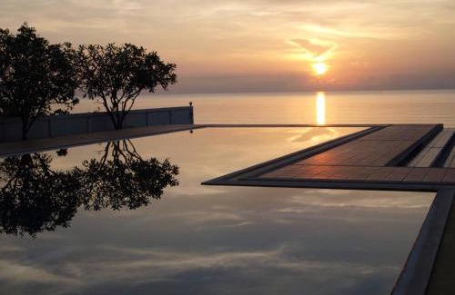 Khanom Apartment | Oceanfront 2-Bedroom Condo at Khanom Beach - Rated 9.4