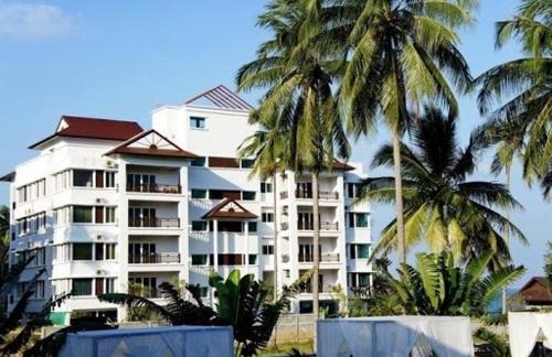 Khanom Apartment | Oceanfront 2-Bedroom Condo at Khanom Beach - Rated 9.4
