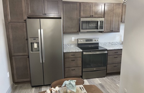 Monroe Apartment | Pet-Friendly 2 Bedroom Retreat with Washer & Dryer