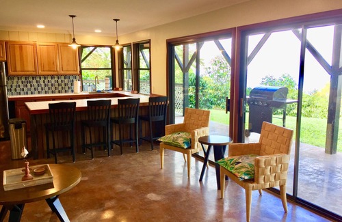 Holualoa House | Idyllic 2 Bedroom Coffee Farm with Ocean Views in Kona