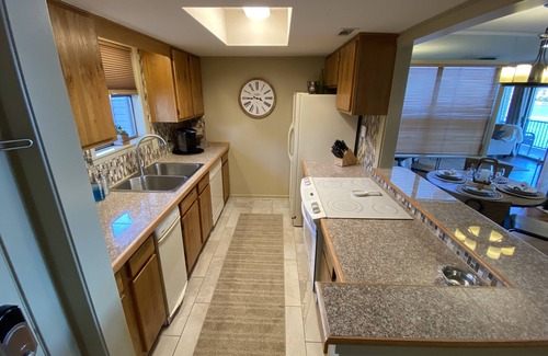 Lake Hamilton Condo | Lakefront Condo with Boat Slip Near Oaklawn - Rated 10/10