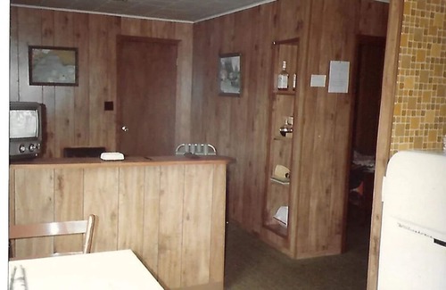 Hayward Cabin | Family Fishing Retreat: 2 Bedroom Lakeside Cabin in Hayward
