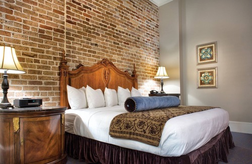French Quarter Resort | Comfortable 2 Bedroom Suite in Downtown New Orleans