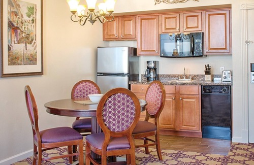 French Quarter Resort | Comfortable 2 Bedroom Suite in Downtown New Orleans
