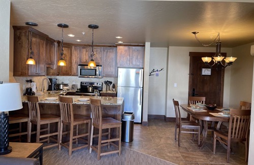 Breckenridge Resort | Cozy 2 Bedroom Lockoff with Gondola Access and Pool