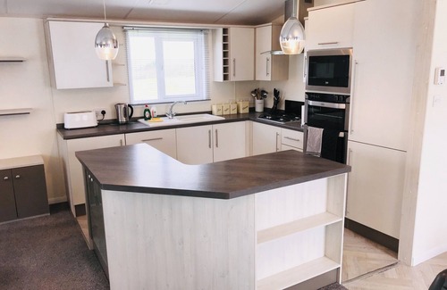 Shanklin House | Pet-Friendly 2 Bedroom Lodge with Ocean Views in Shanklin