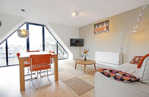 Oude Pijp Apartment | Family-Friendly 2 Bedroom Loft Steps from Rijksmuseum