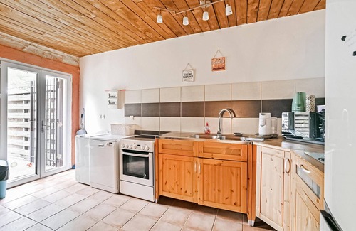 Codognan Apartment | Cozy Apartment with Pool Access and Family-Friendly Amenities
