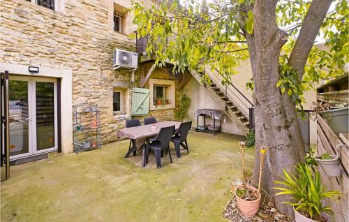 Codognan Apartment | Family-Friendly 2 Bedroom Apartment with Pool in Codognan