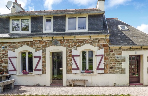 Pleubian House | Cozy 2-Bedroom Getaway with Oceanfront Views in Pleubian